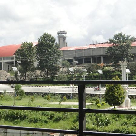 Ganapati Airport Hotel Kathmandu Bagian luar foto